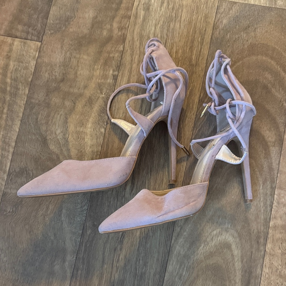 Very comfortable size 8.5 Pointed Toe Women's Heels - Light Lavender